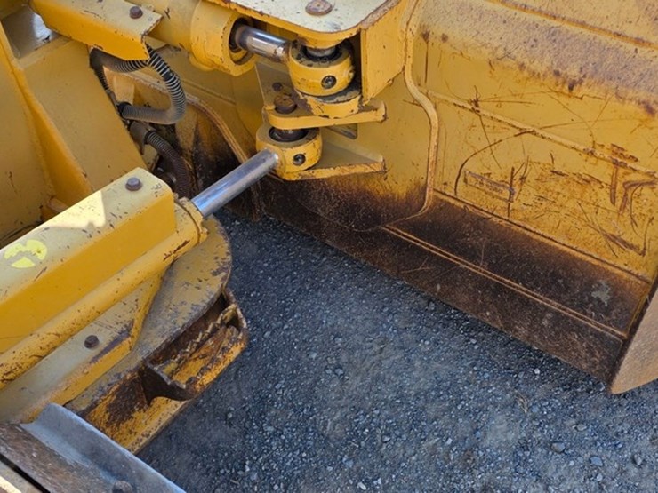 2005-caterpillar-d4g-xl-image-43