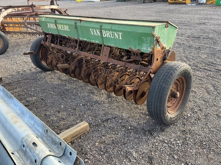 john-deere-8-image-3