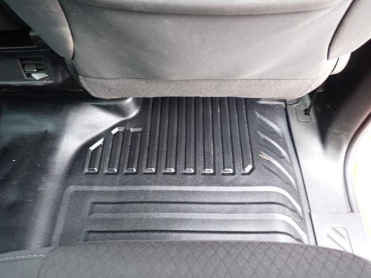 2022-chevrolet-2500hd-image-35