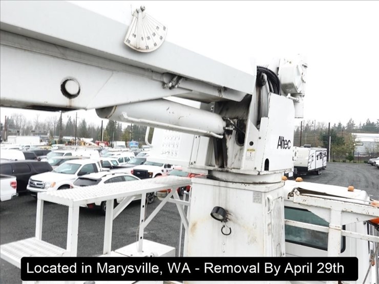 2003-freightliner-fl80-image-9