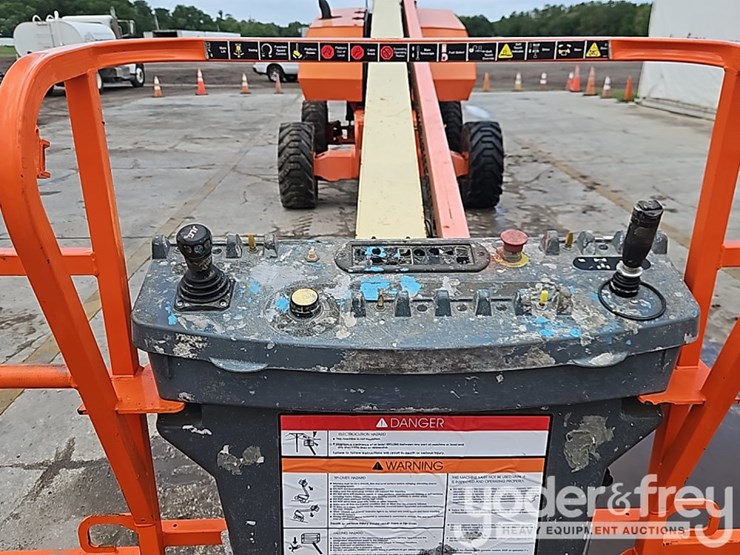 2007-jlg-800s-image-12