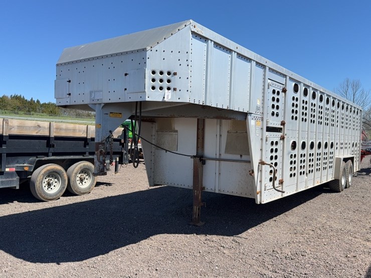 1989-wilson-livestock-trailer-image-1