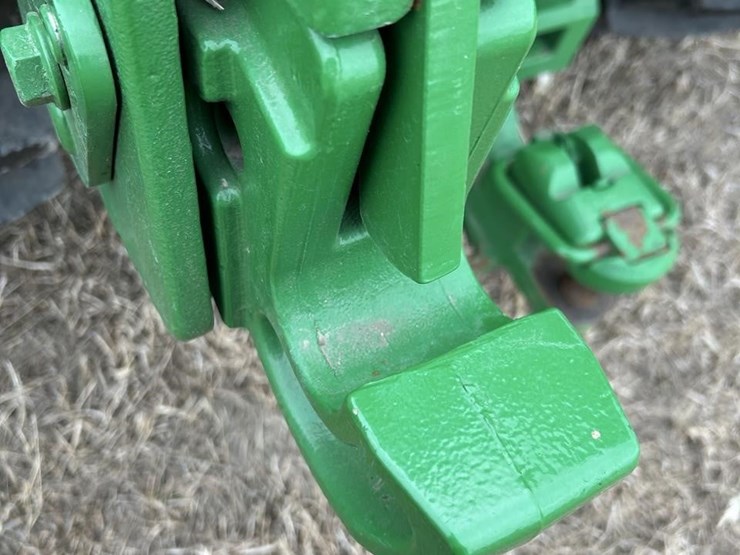 2014-john-deere-8320r-image-43