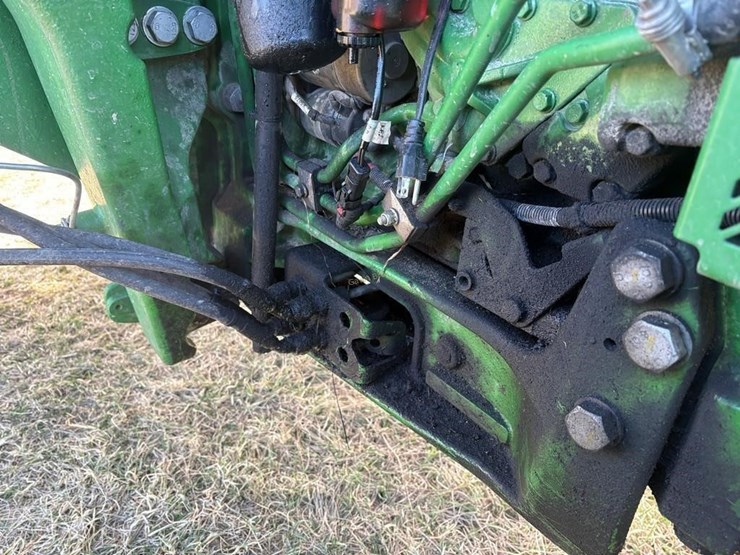 2022-john-deere-5100m-image-23