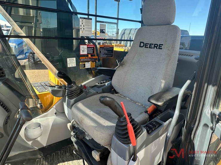 2021-deere-200-lc-image-15