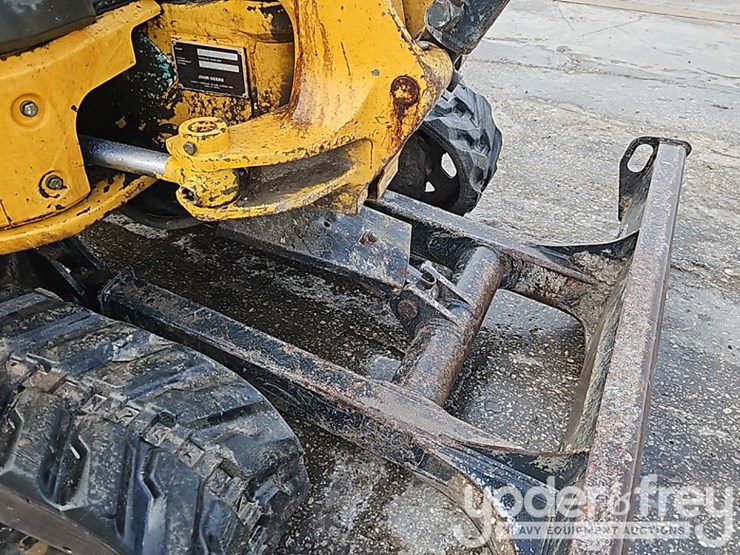 2015-deere-27d-image-14