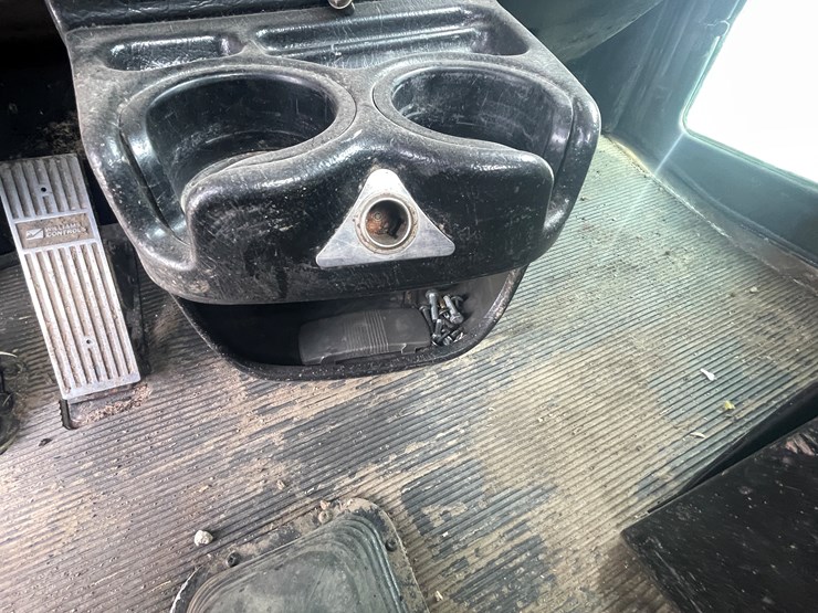 #240-•-2005-kenworth-truck-tractor-(has-mn-title)-(mora,-mn)-image-40