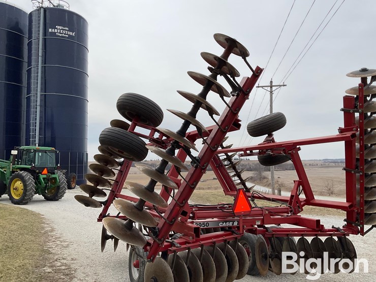 case-ih-3950-image-15