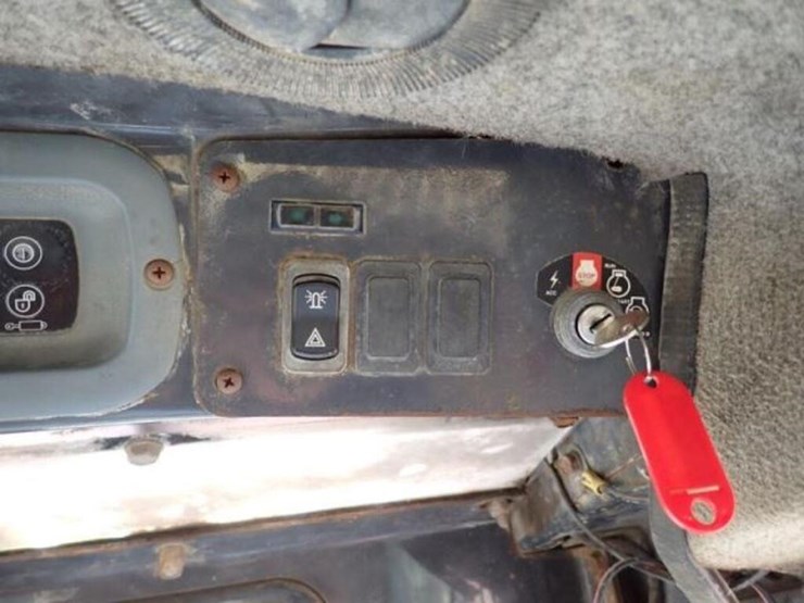 2005-new-holland-ls185b-image-12