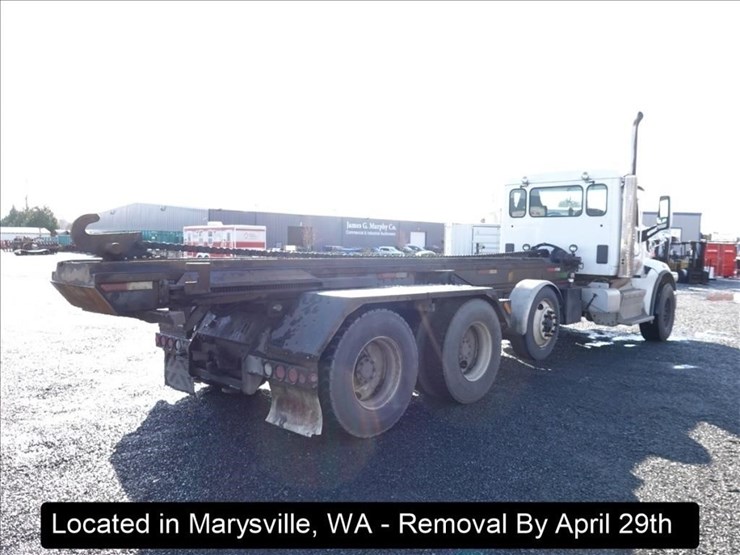 2015-peterbilt-567-image-30