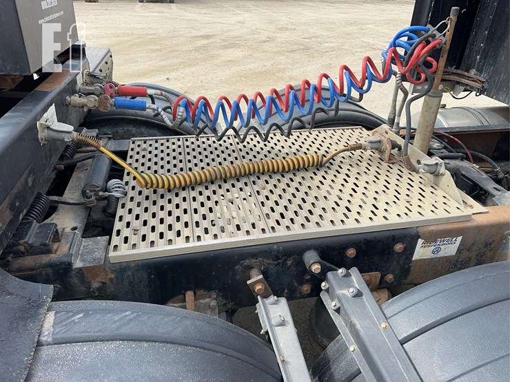 2005-kenworth-t800-image-24