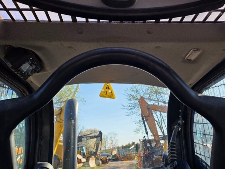 2021-case-tv450b-image-47