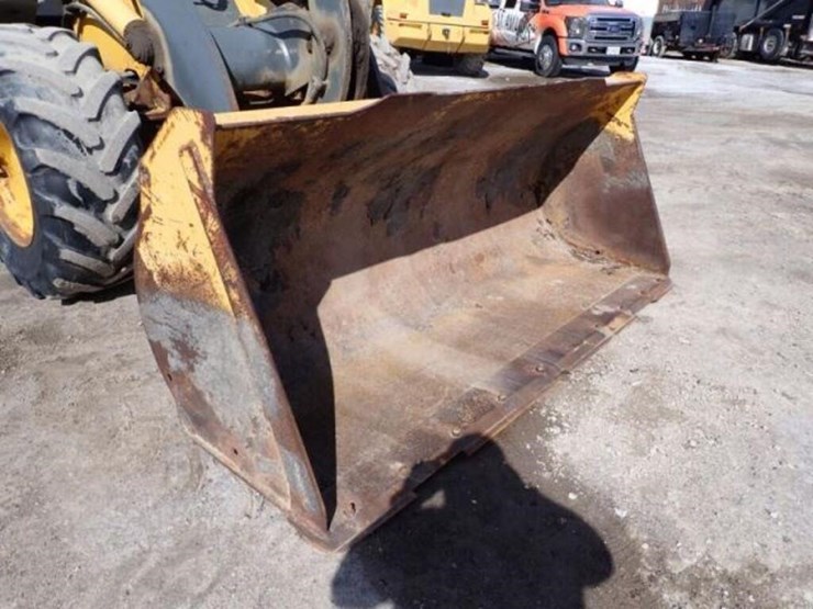 2014-deere-324j-image-26