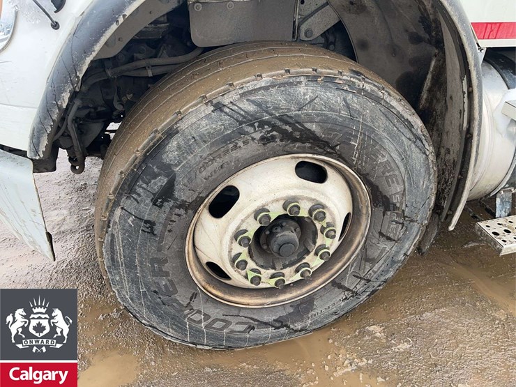 2016-freightliner-m2-106-image-9