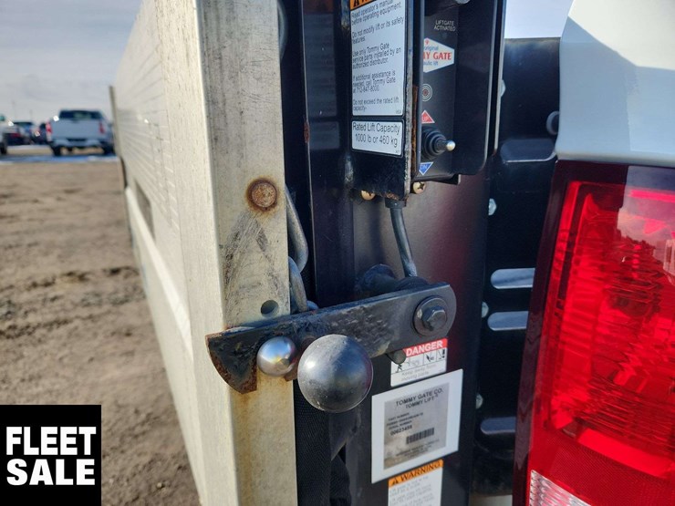 2018-dodge-3500-image-36