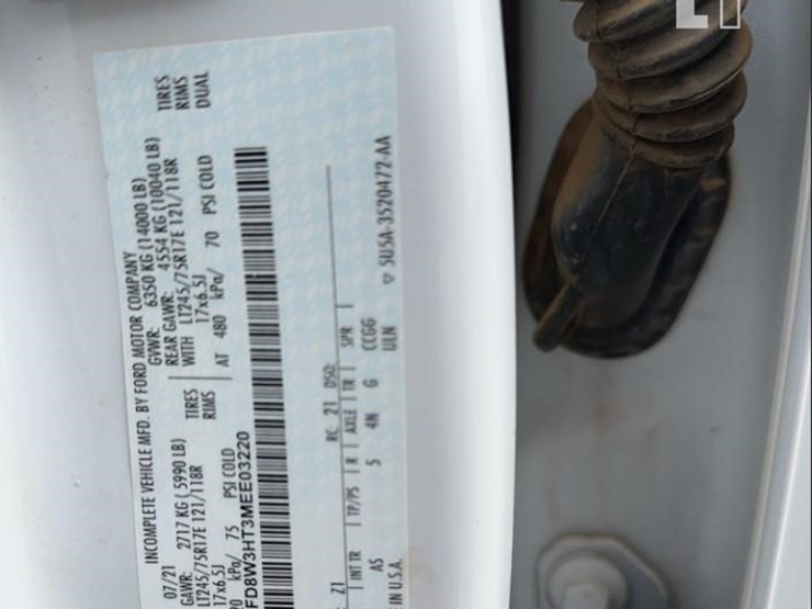 2021-ford-f350-xl-image-17