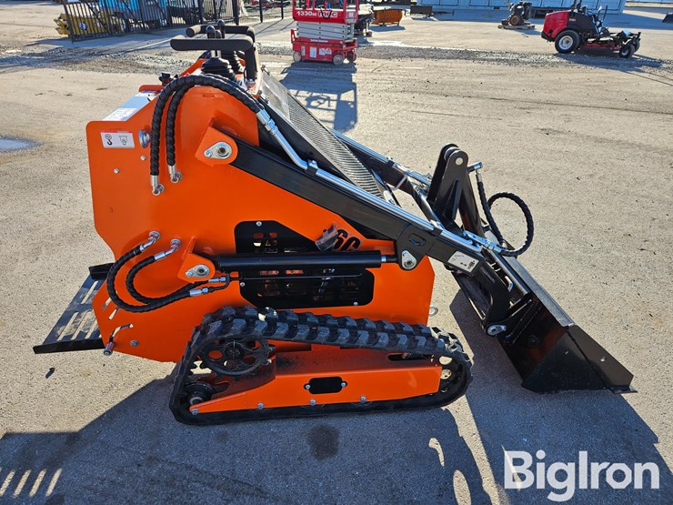 2025-massey-ferguson-730-image-4