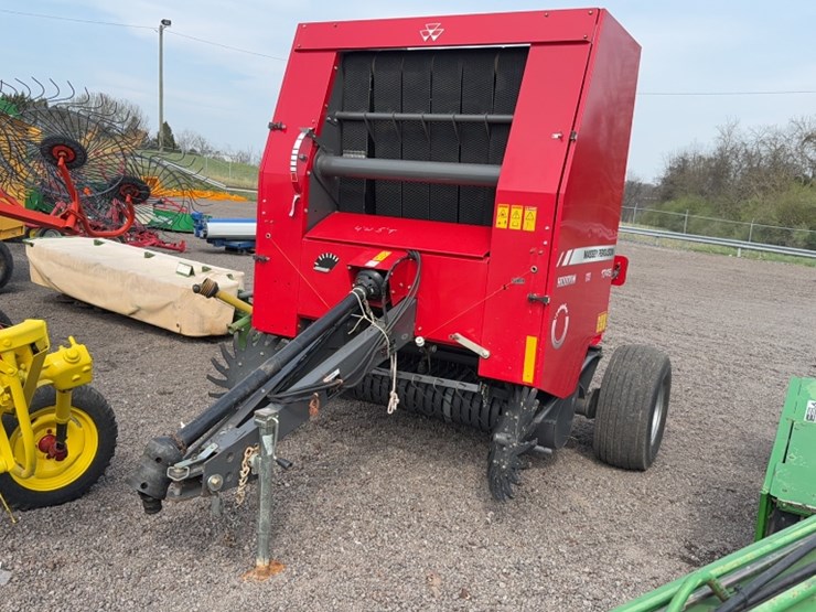 massey-ferguson-1745-image-1