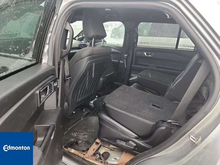 2020-ford-explorer-image-12