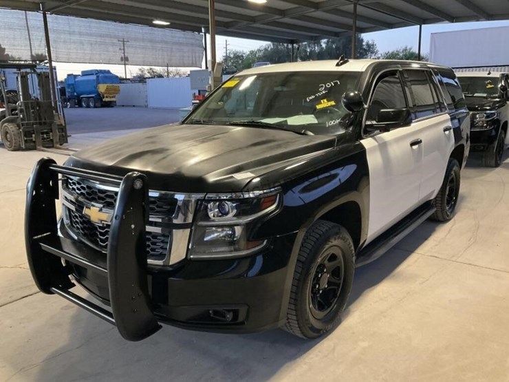 2017-chevrolet-tahoe-image-4