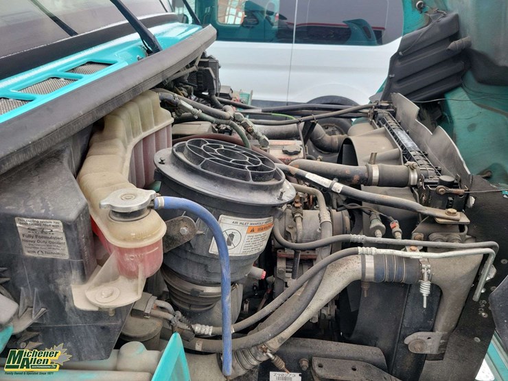 2008-freightliner-m2-106-image-25