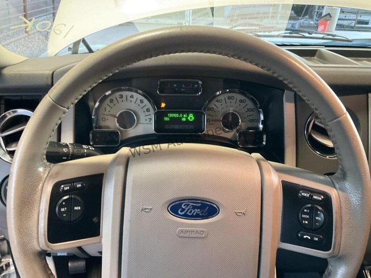 2011-ford-expedition-image-16