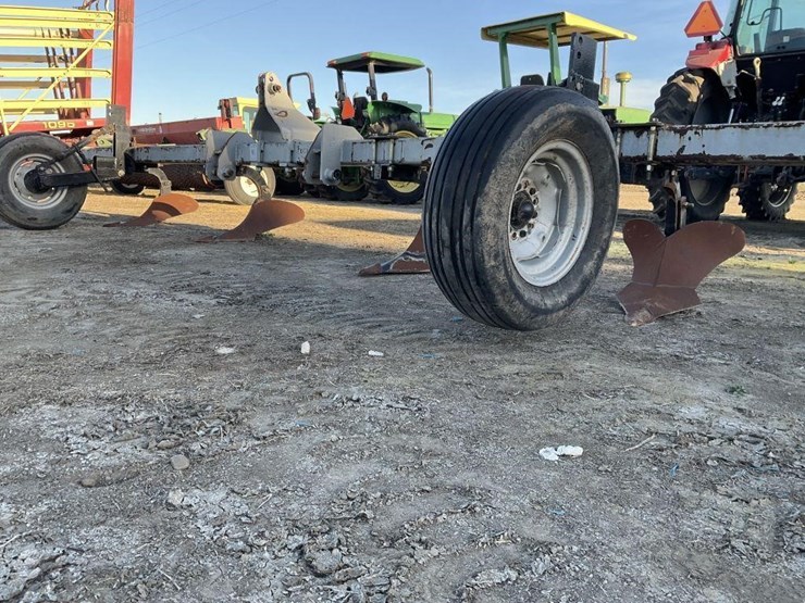 wilcox-"style"-3-pt-3-row-60"-furrow-bar-image-11