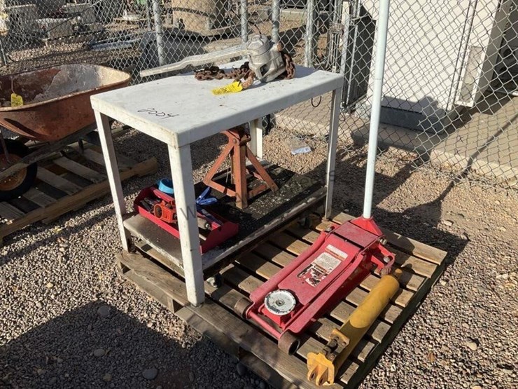 pallet-of-misc-tools-&-table-image-1