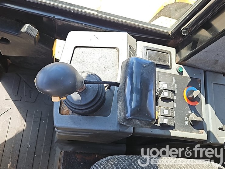 caterpillar-928g-image-24