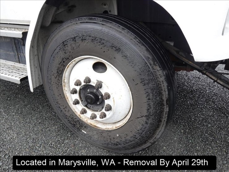 2003-freightliner-fl80-image-41