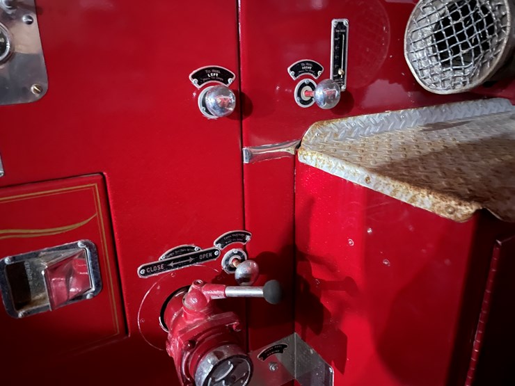 #210-•-1964-chevy-80-(howe)-fire-truck-(no-brakes)-(no-title)-(wakefield,-mi)-image-37