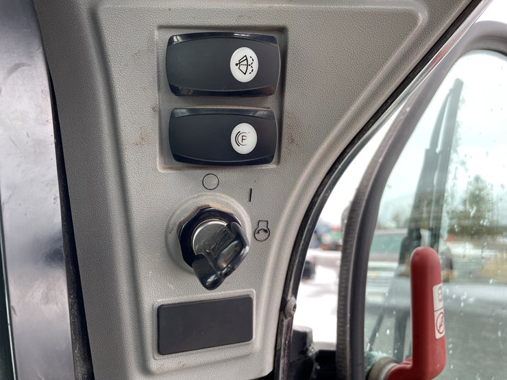 2015-caterpillar-279d-image-41