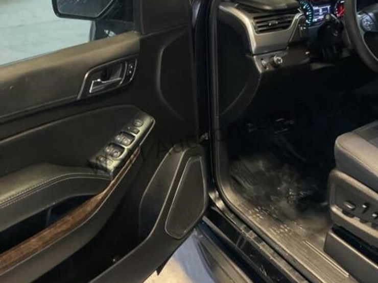 2019-chevrolet-tahoe-image-23