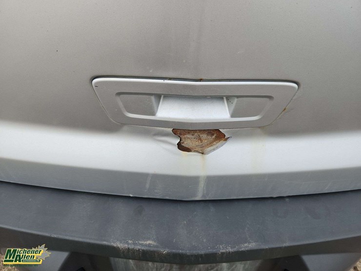 2011-chevrolet-traverse-ls-image-32