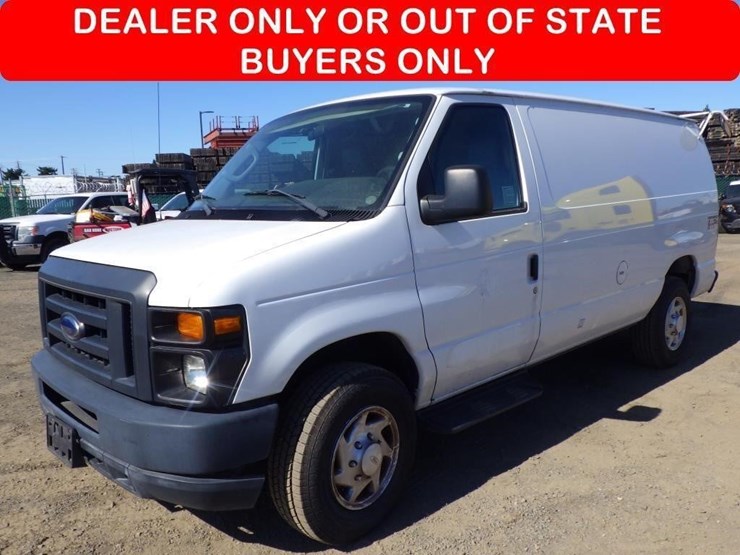 2013-ford-econoline-350-image-1