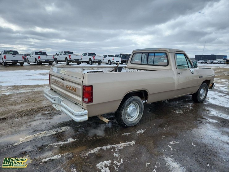 1992-dodge-150-image-4