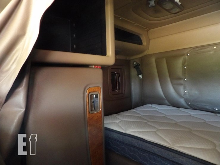 2008-peterbilt-389-image-42