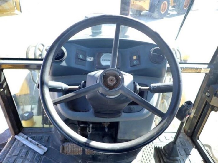 2012-new-holland-b95b-image-10