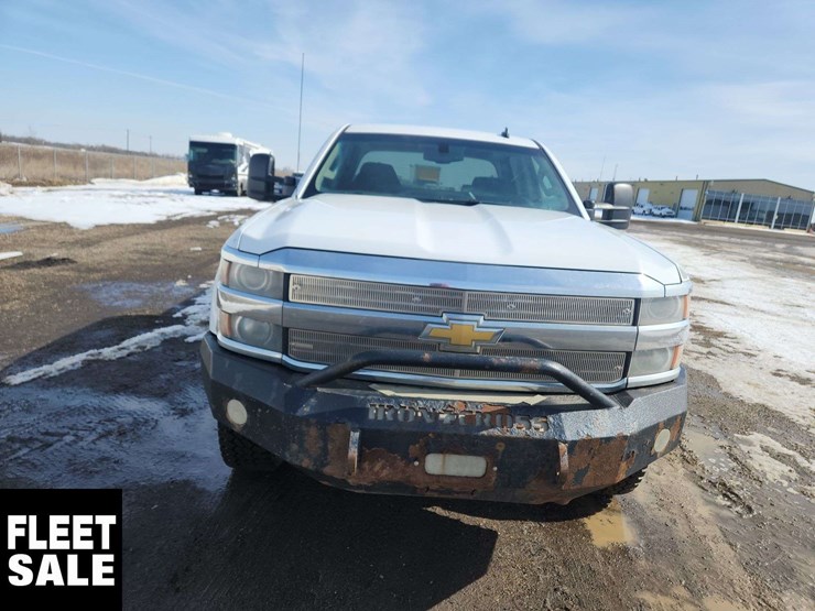 2015-chevrolet-silverado-3500hd-image-8