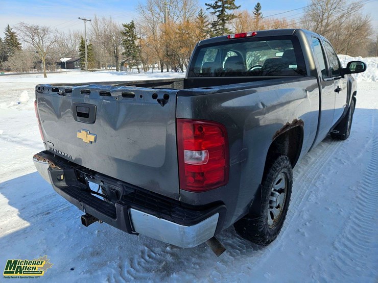 2011-chevrolet-silverado-1500-image-4