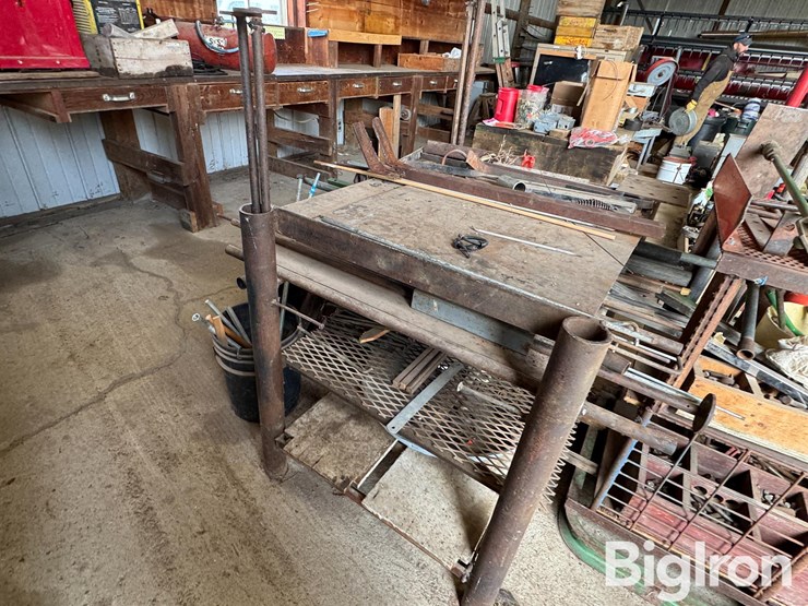 work-benches/tools/supplies-image-17