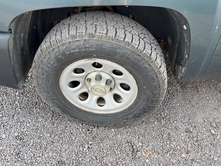 #4019-•-2009-chevy-silverado-pickup-truck-image-12