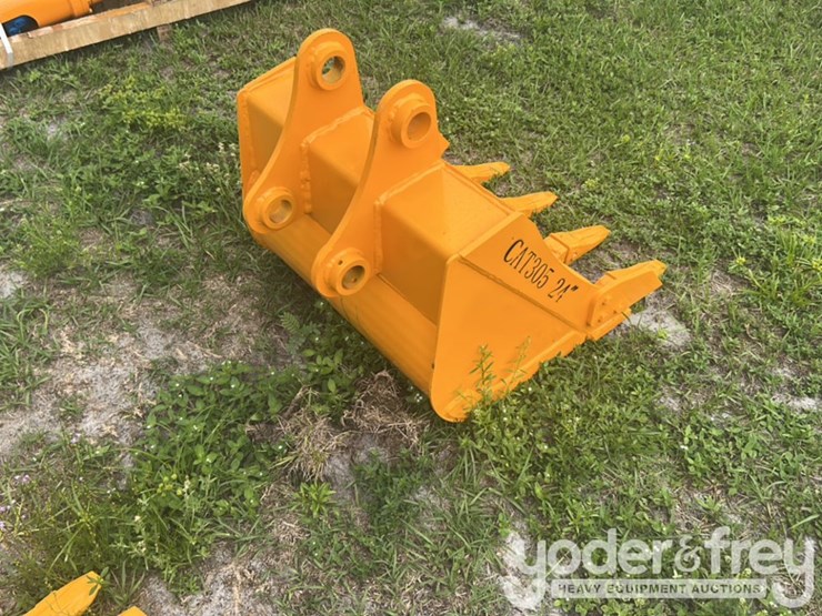 2026-caterpillar-305-image-4