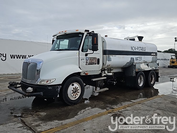 2005-international-8600-image-1