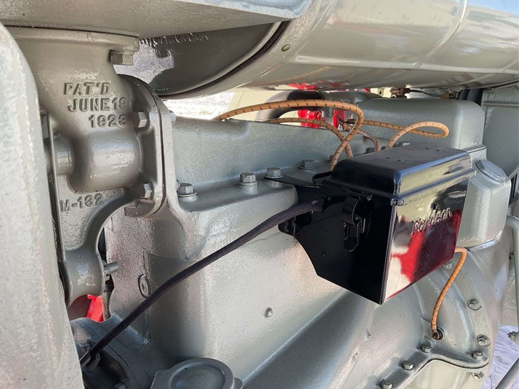 1925-fordson-with-mounted-terrace-plow-image-25