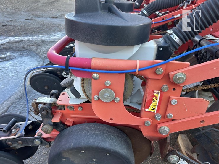 2009-white-8516-image-34