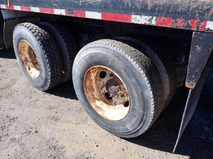 2001-freightliner-fld112-image-48