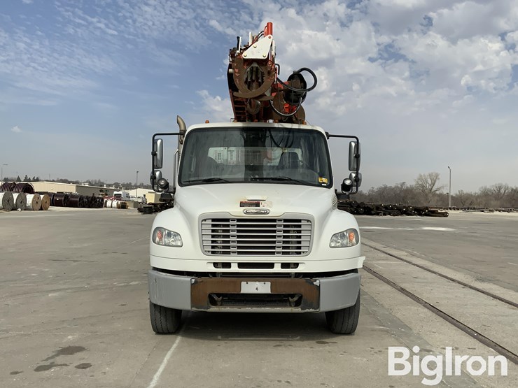 2013-freightliner-m2-106-image-10