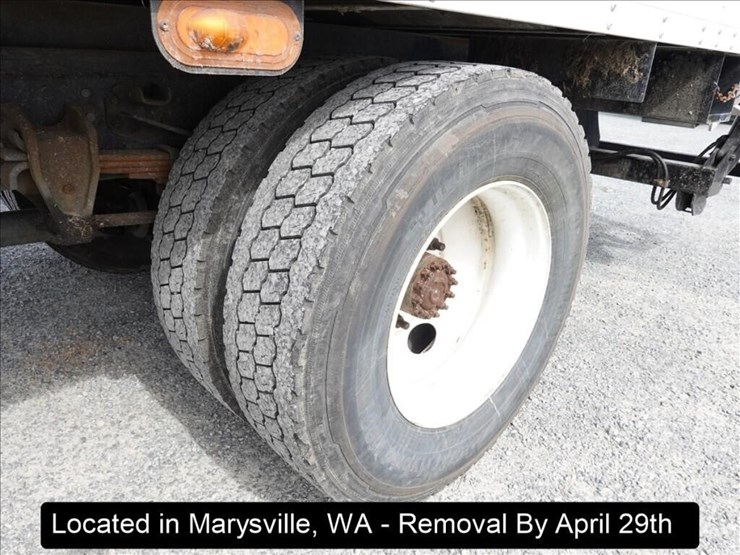 2010-hino-268-image-13