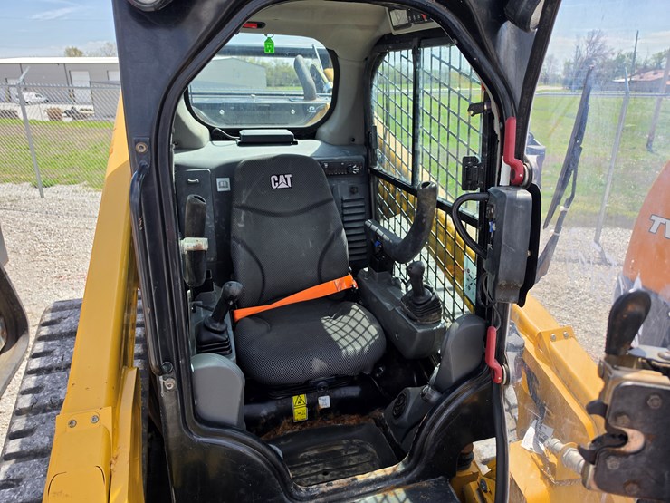 2021-caterpillar-299d3-image-7